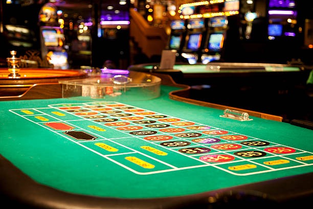 Meja Blackjack Habanero dengan dealer profesional dan antarmuka taruhan yang jelas